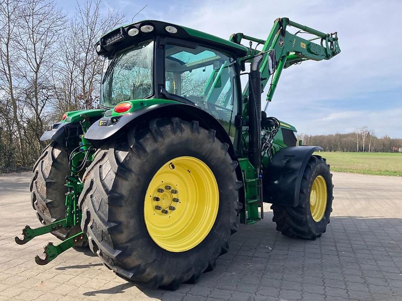 John Deere 6150R Inside