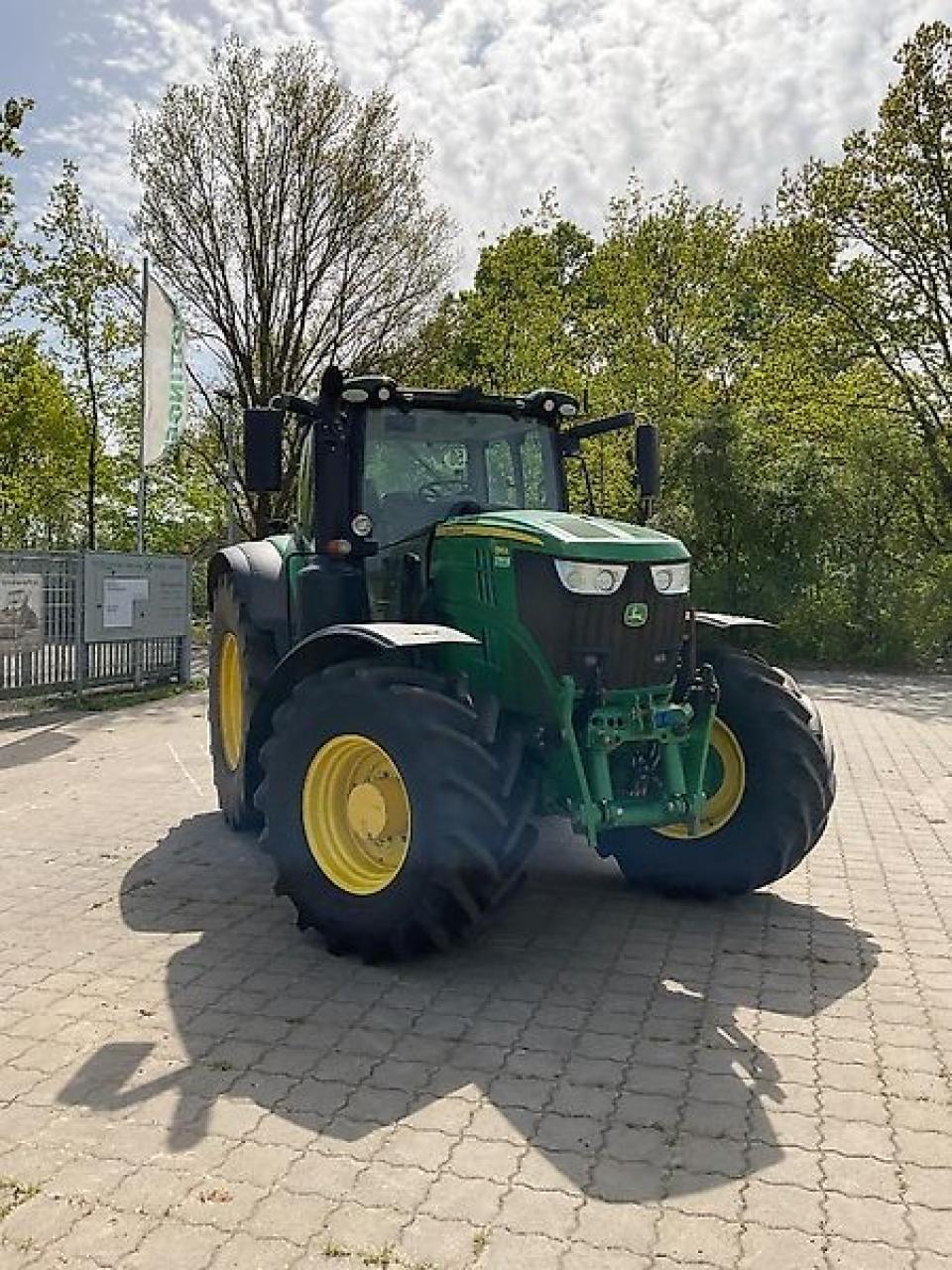 John Deere 6195R Rear