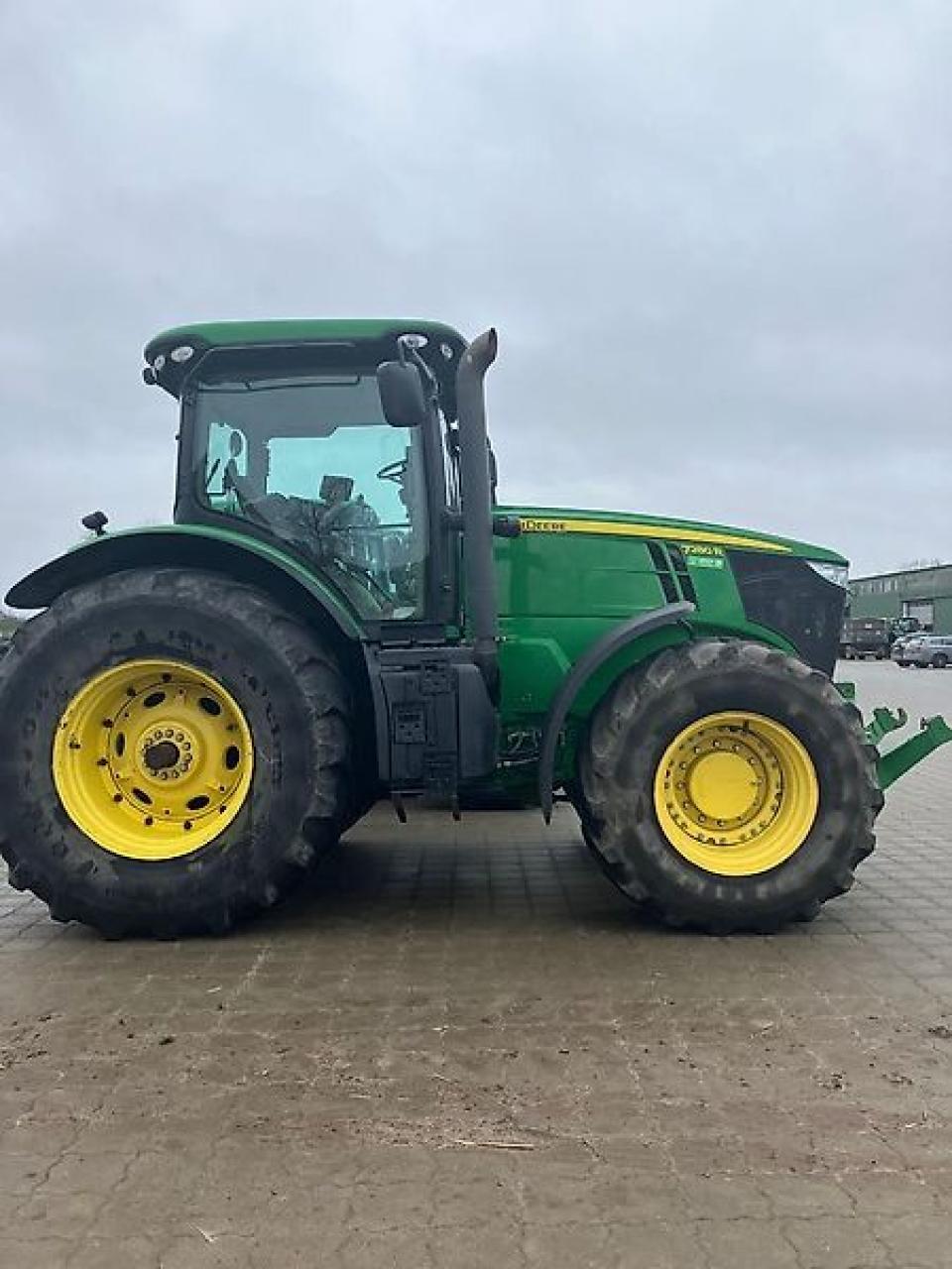 John Deere 7280R Right