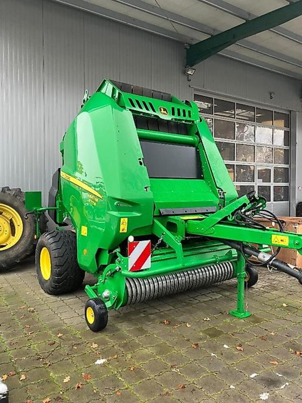 John Deere V461M Rear