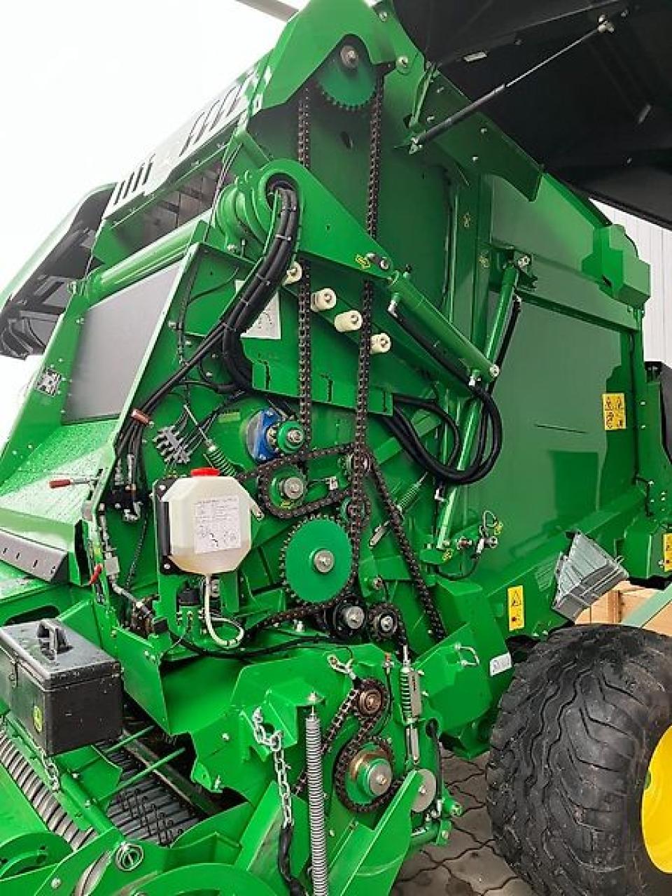 John Deere V461M Front