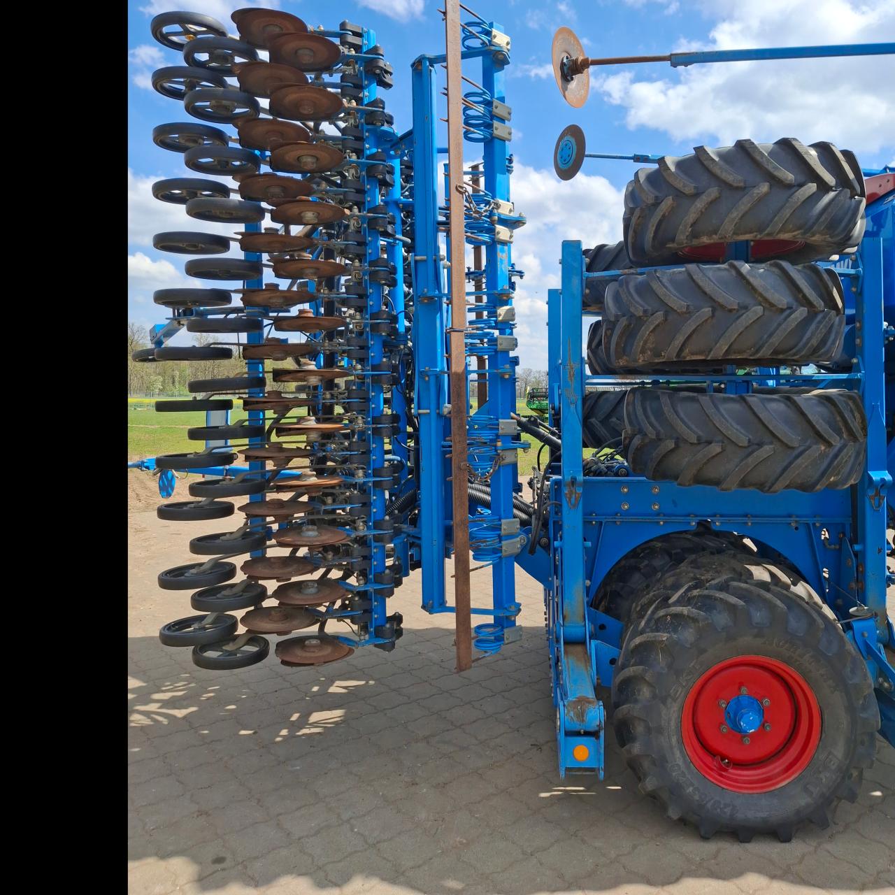 Lemken Compact Solitair  9/600KH Inside