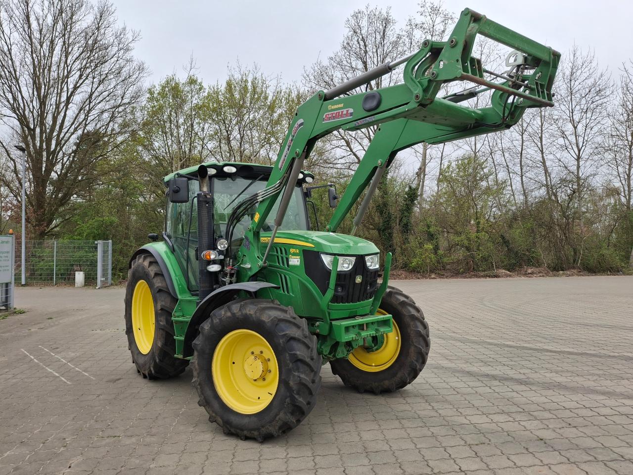 John Deere 6115 R Front