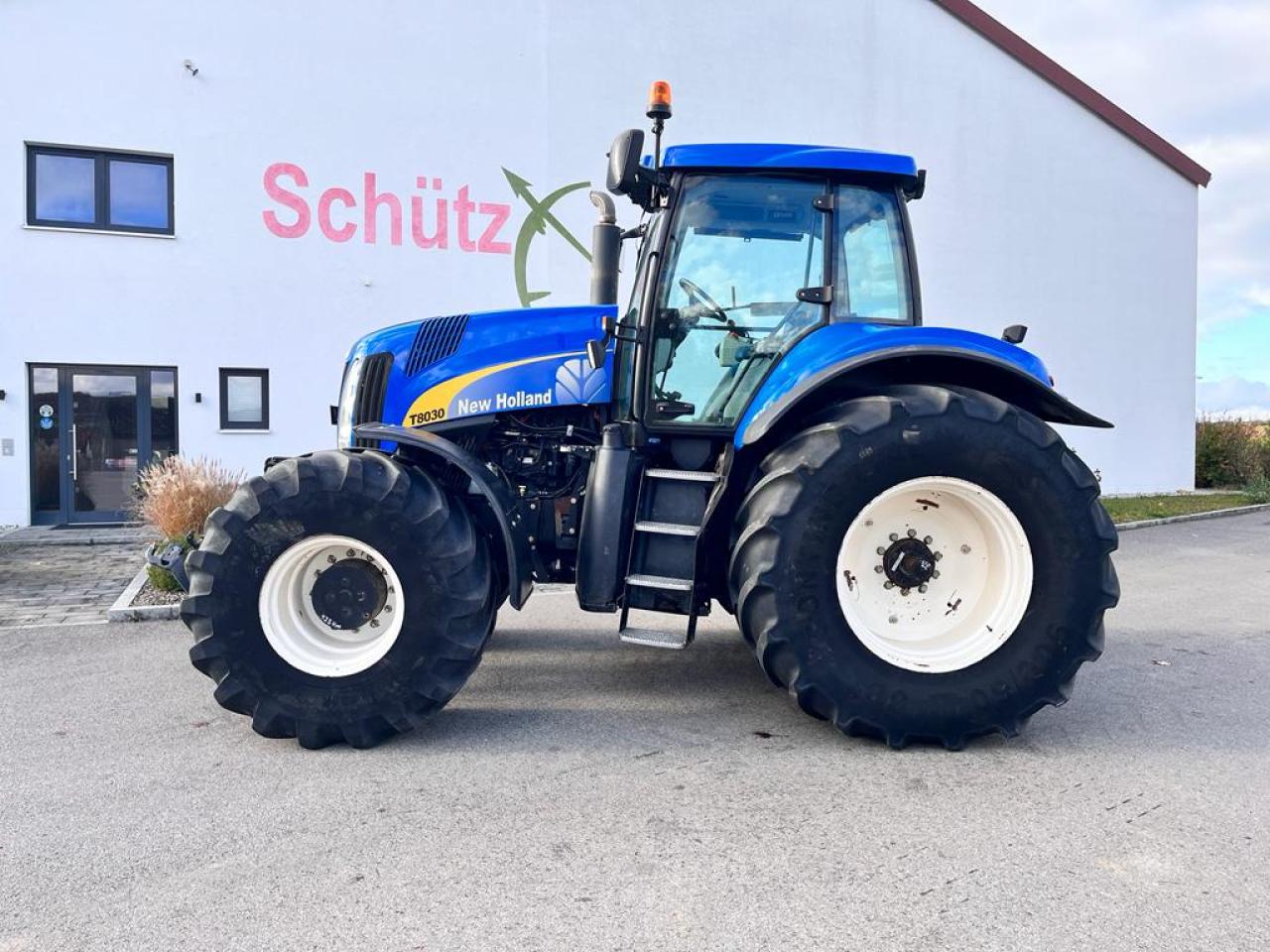 New Holland T8030, Bj. 2009, 4666 Bh,