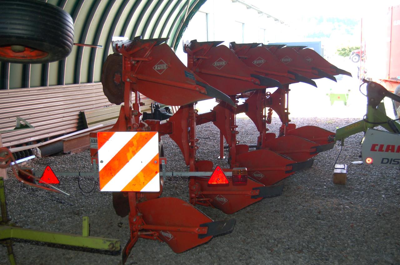 Kuhn MM123 5T102 Inside