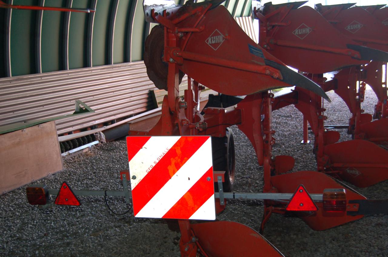 Kuhn MM123 5T102 Above