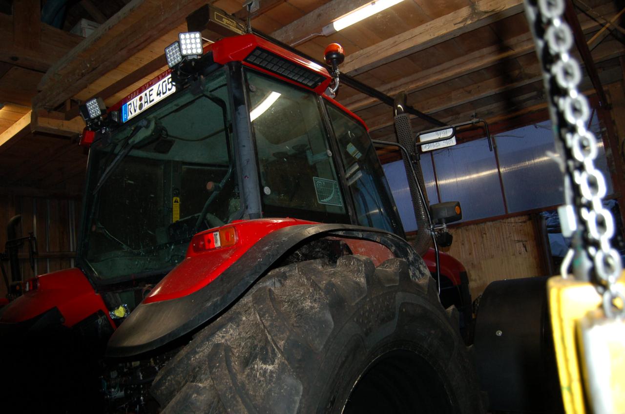 New Holland M 160 Right