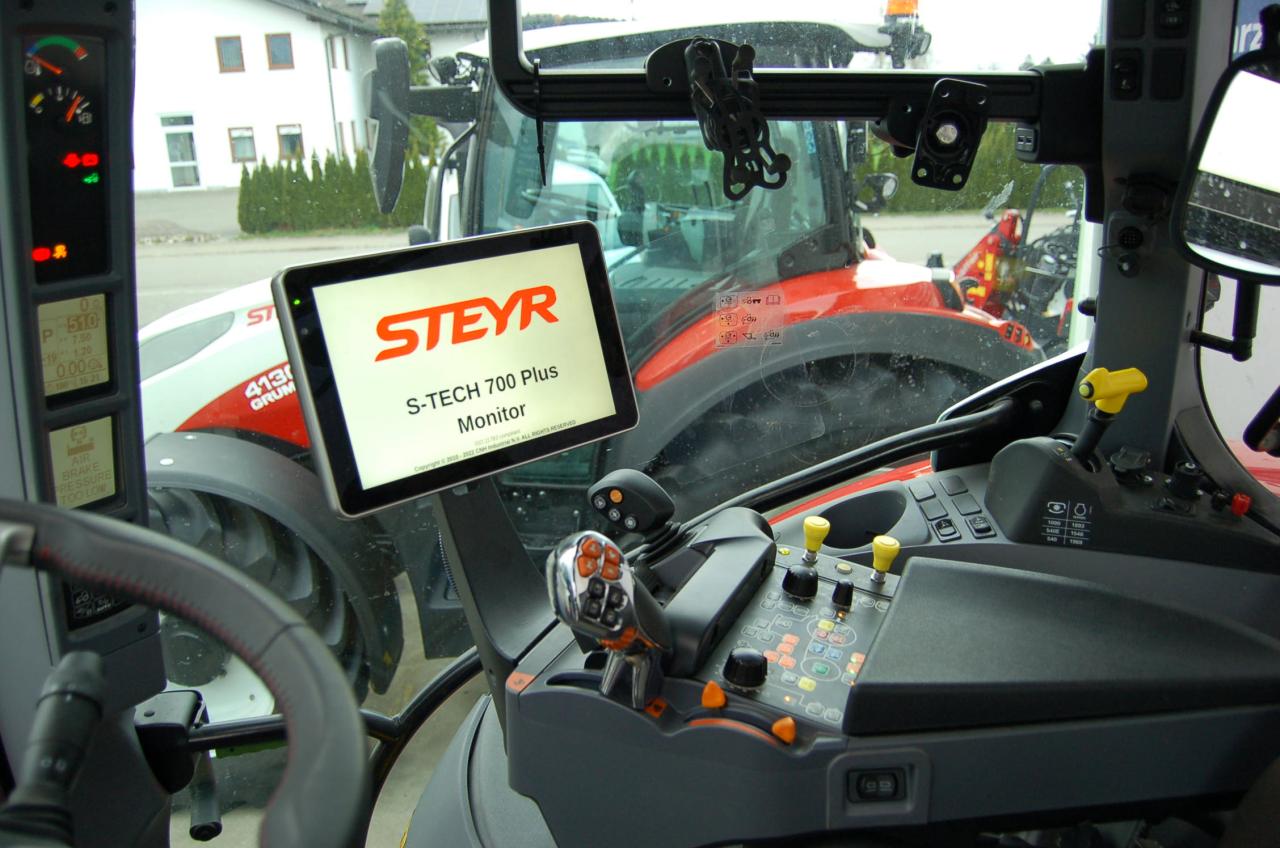 Steyr Profi 6150 CVT Inside