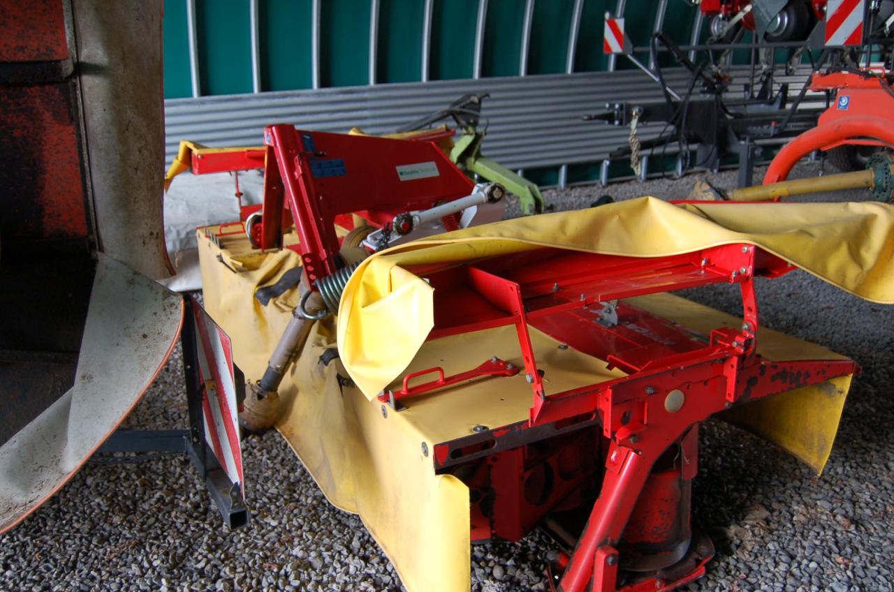 Pöttinger NovaCat 306 F Rear