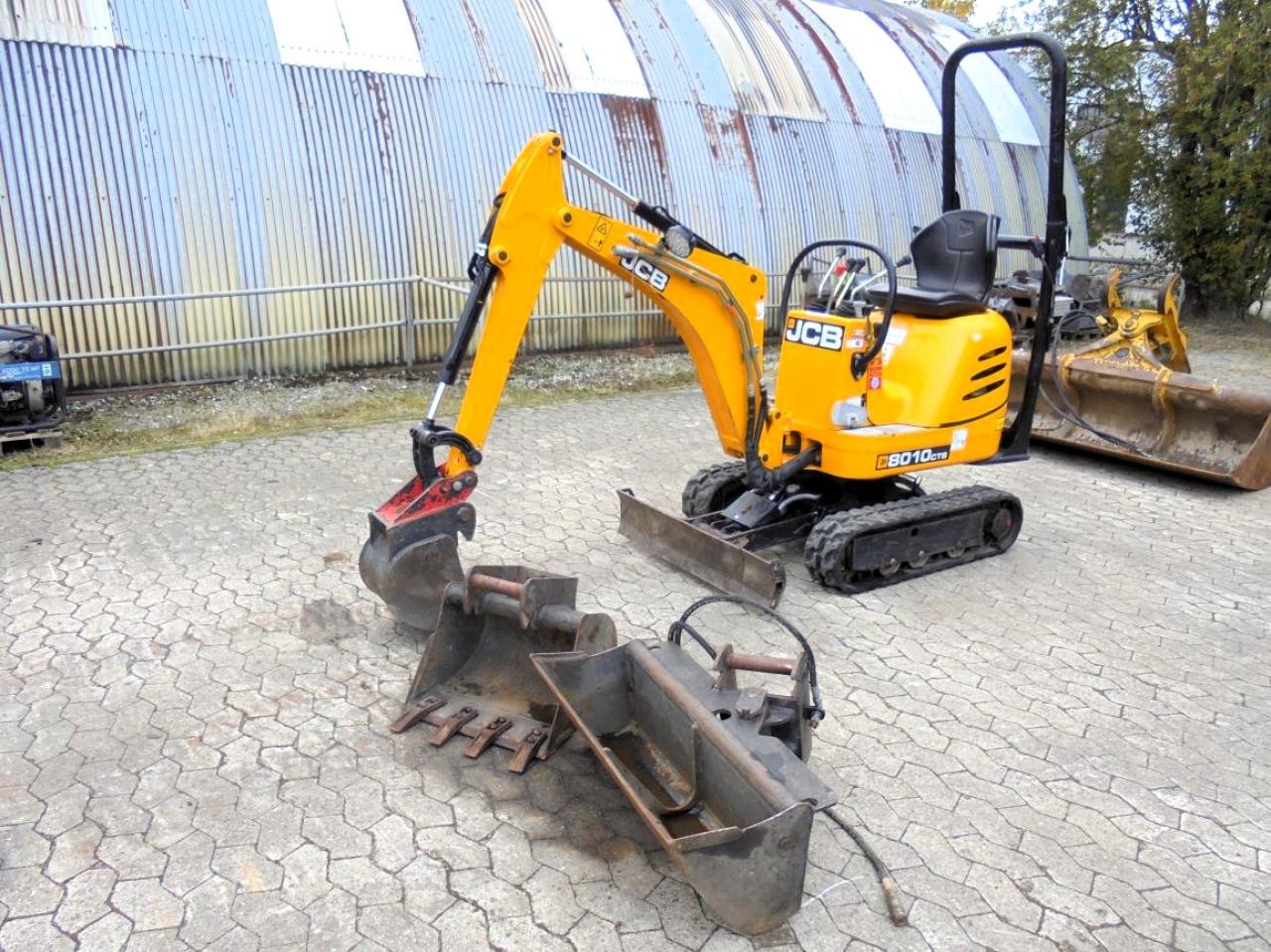 JCB 8010