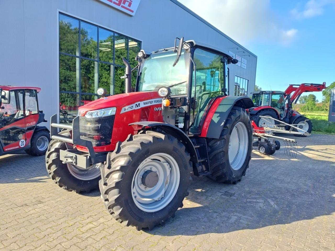 Massey Ferguson 5710