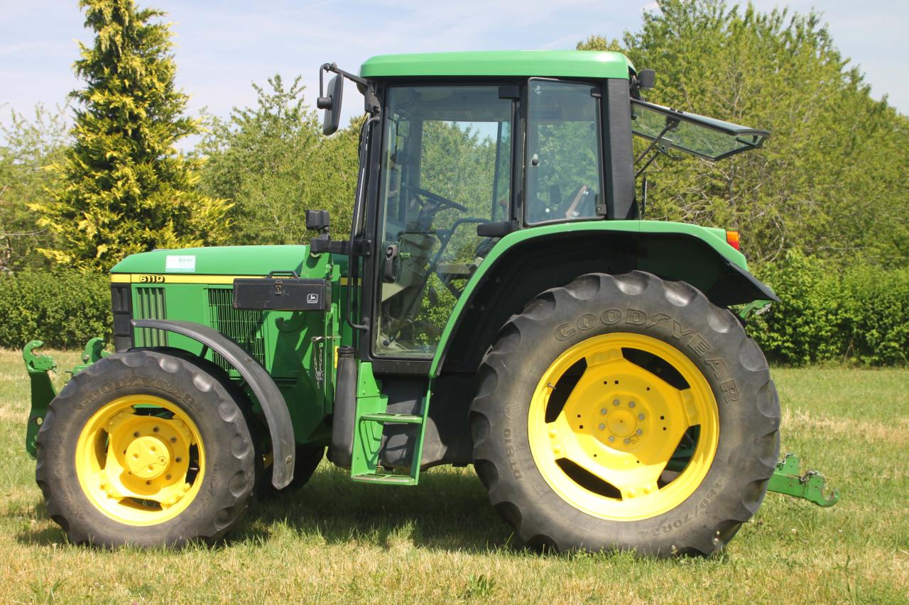 John Deere 6110 mit Frontlader
