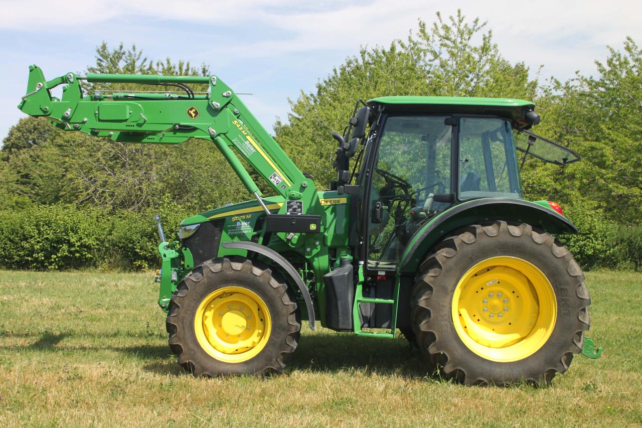 John Deere 5075M