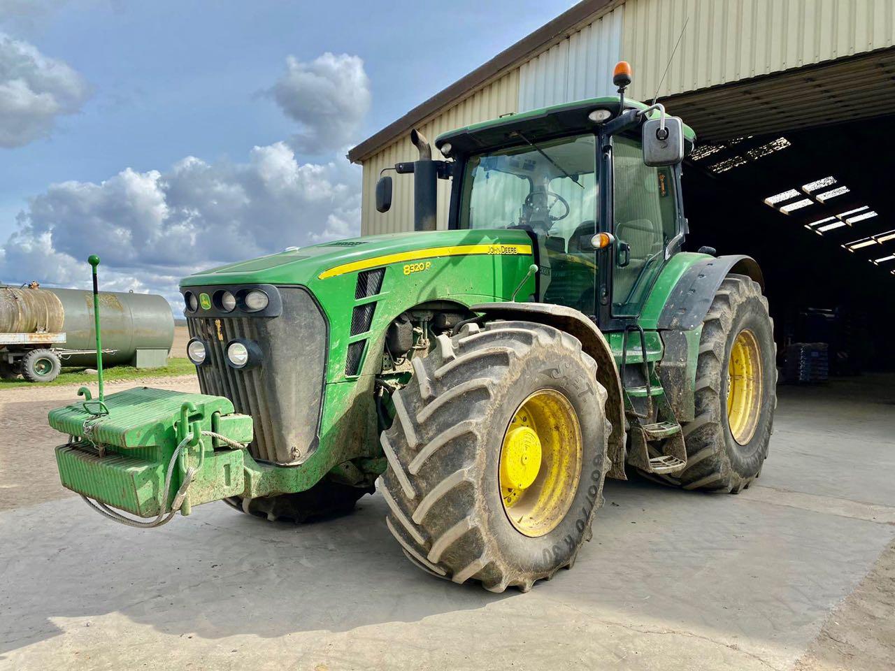 John Deere 8320 R PowrShift