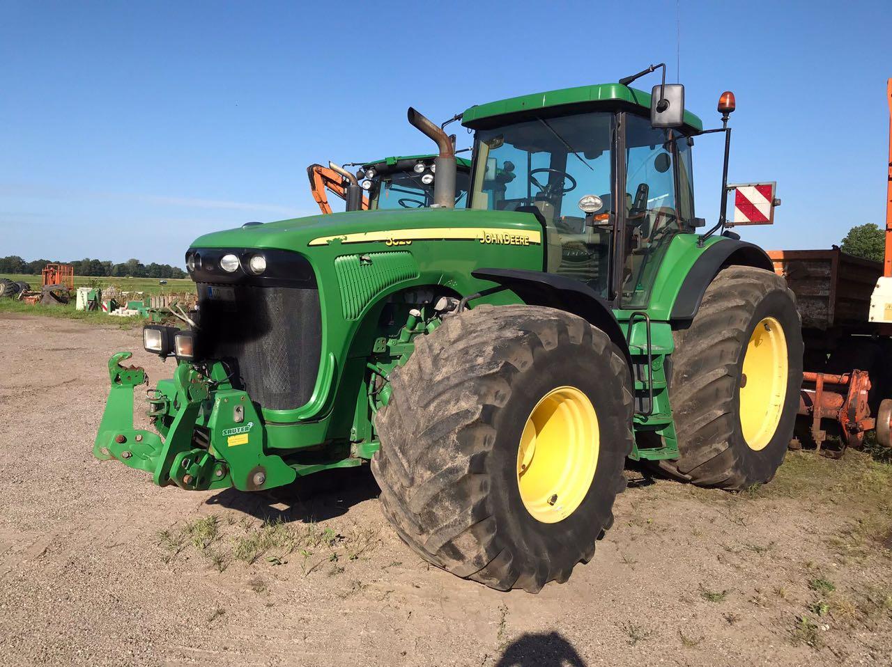 John Deere 8520