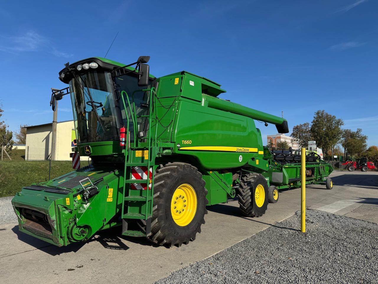 John Deere T 660