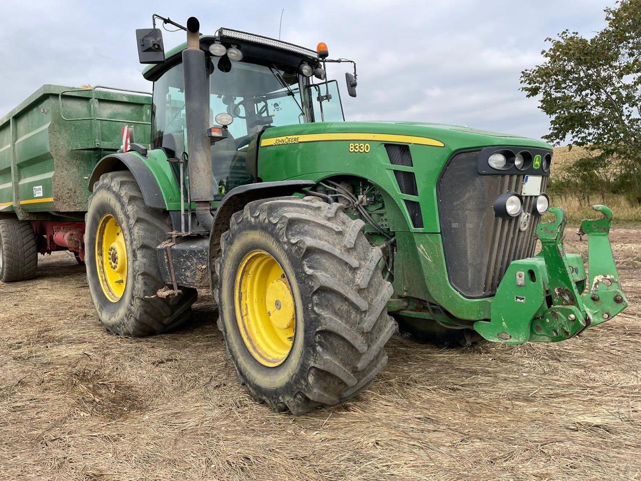 John Deere 8330