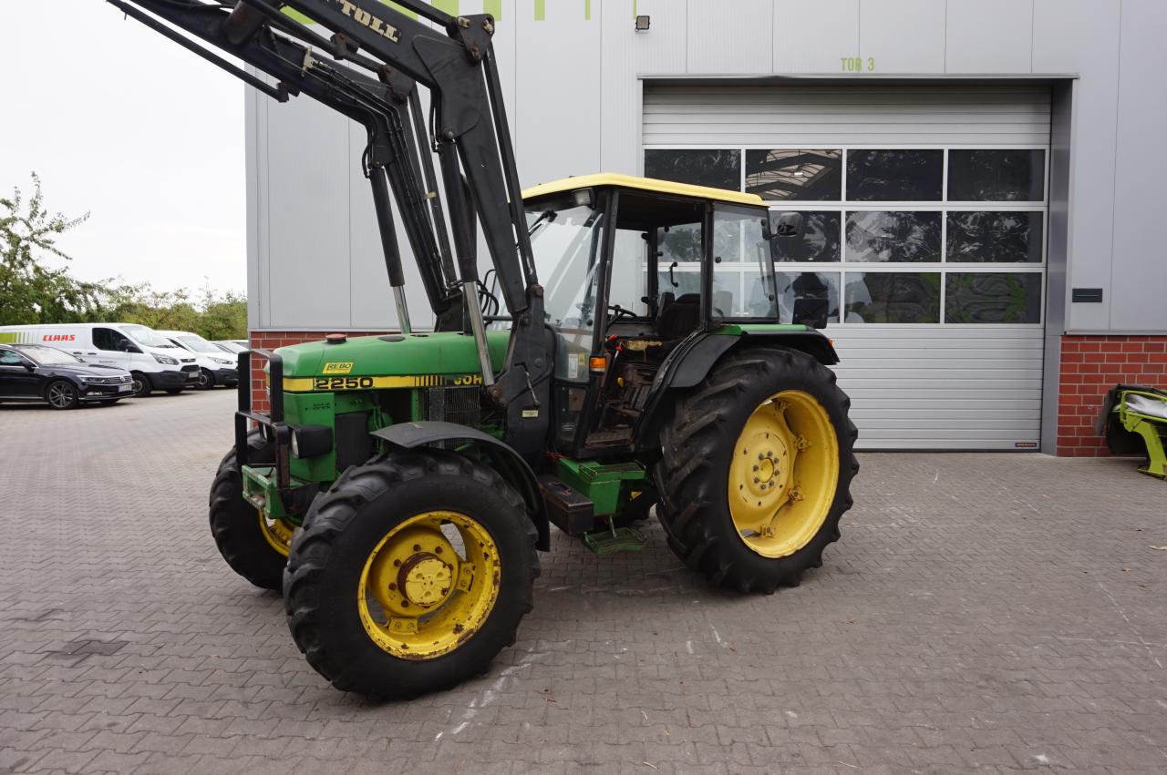 John Deere 2250 