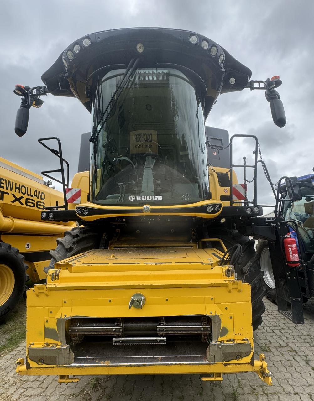 New Holland CR 9.80 SCR Front