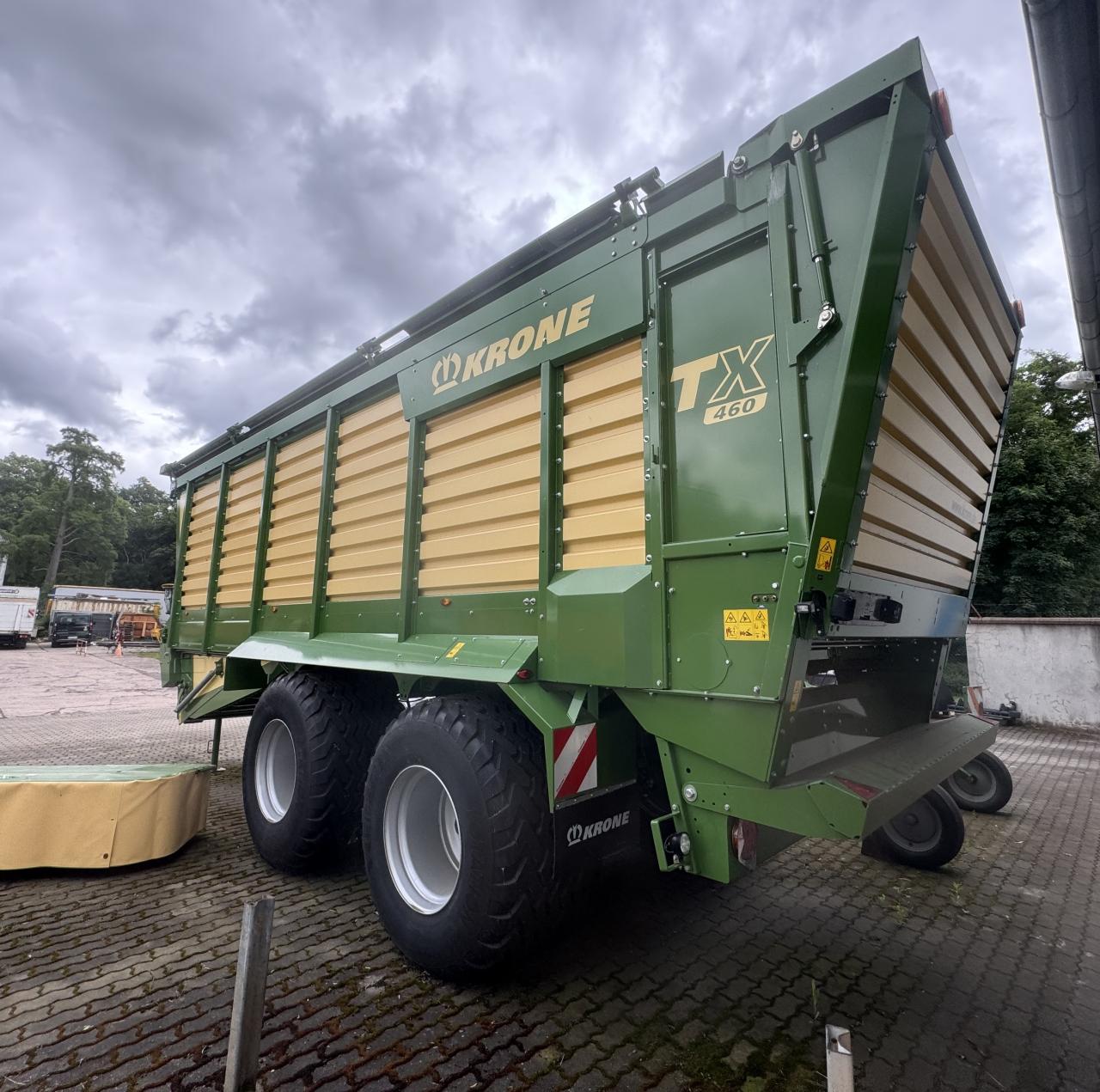 Krone TX 460 NEUMASCHINE Inside