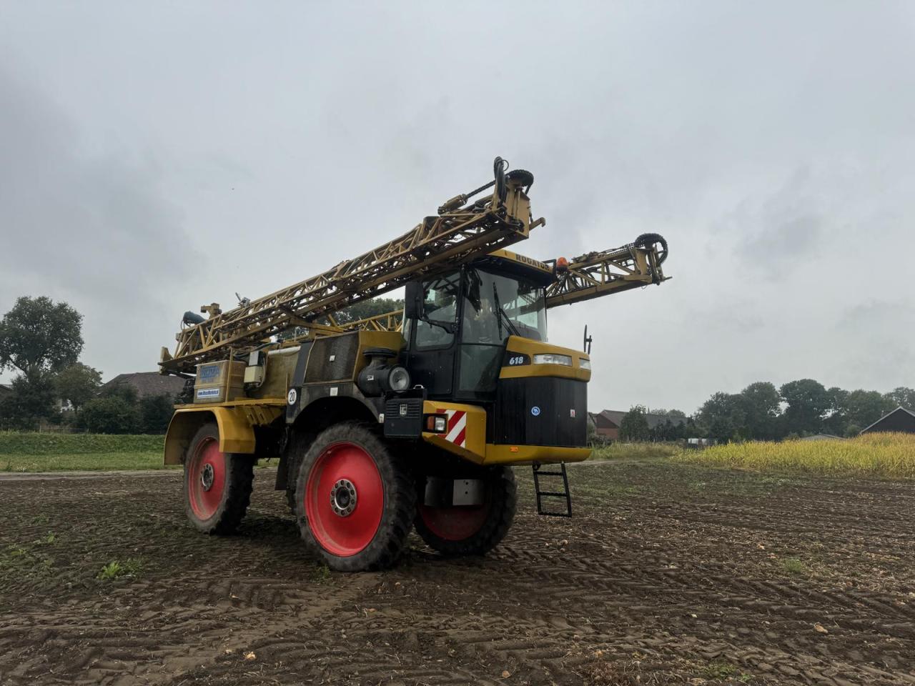  Ag-Chem Rogator 618s Rear