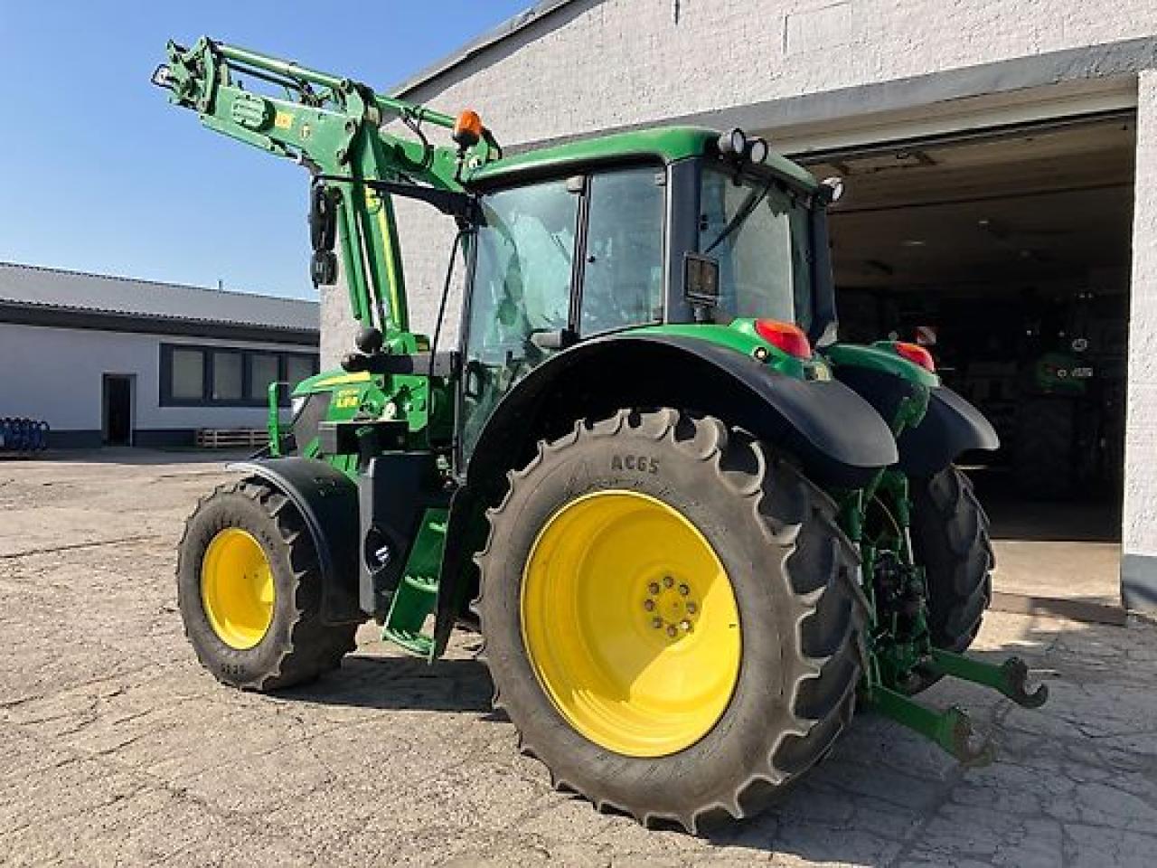 John Deere 6120 M Above