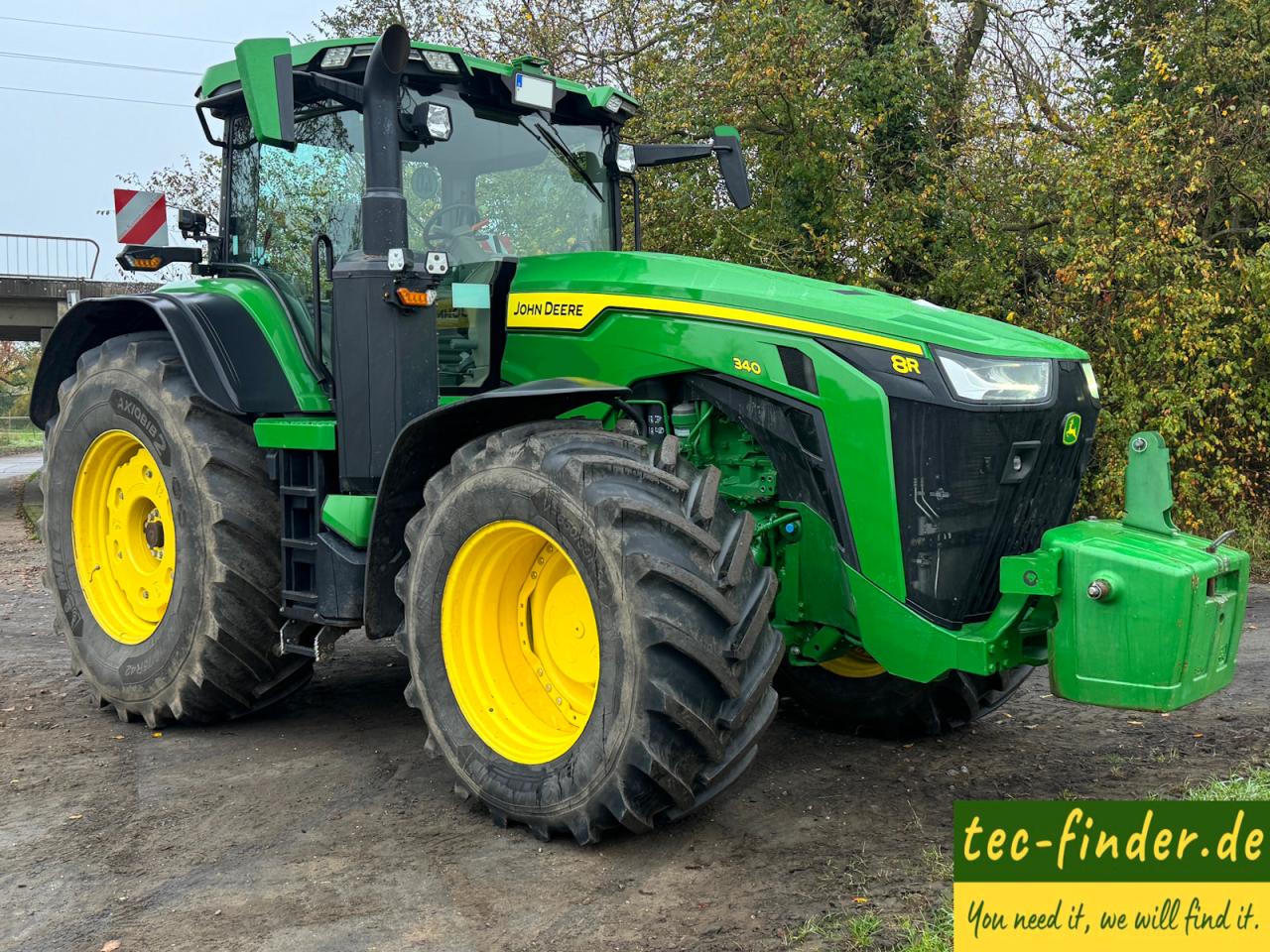 John Deere 8R340  Inside