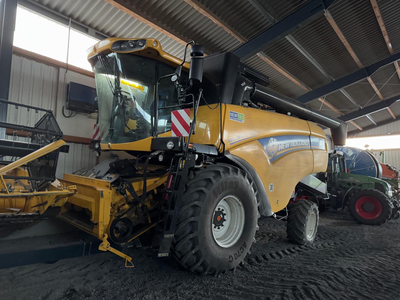 New Holland CX 6090 Elevation