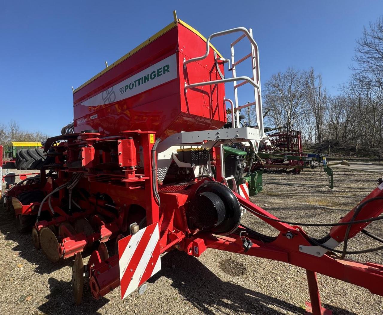 Pöttinger Terrasem C 4 fertilizer