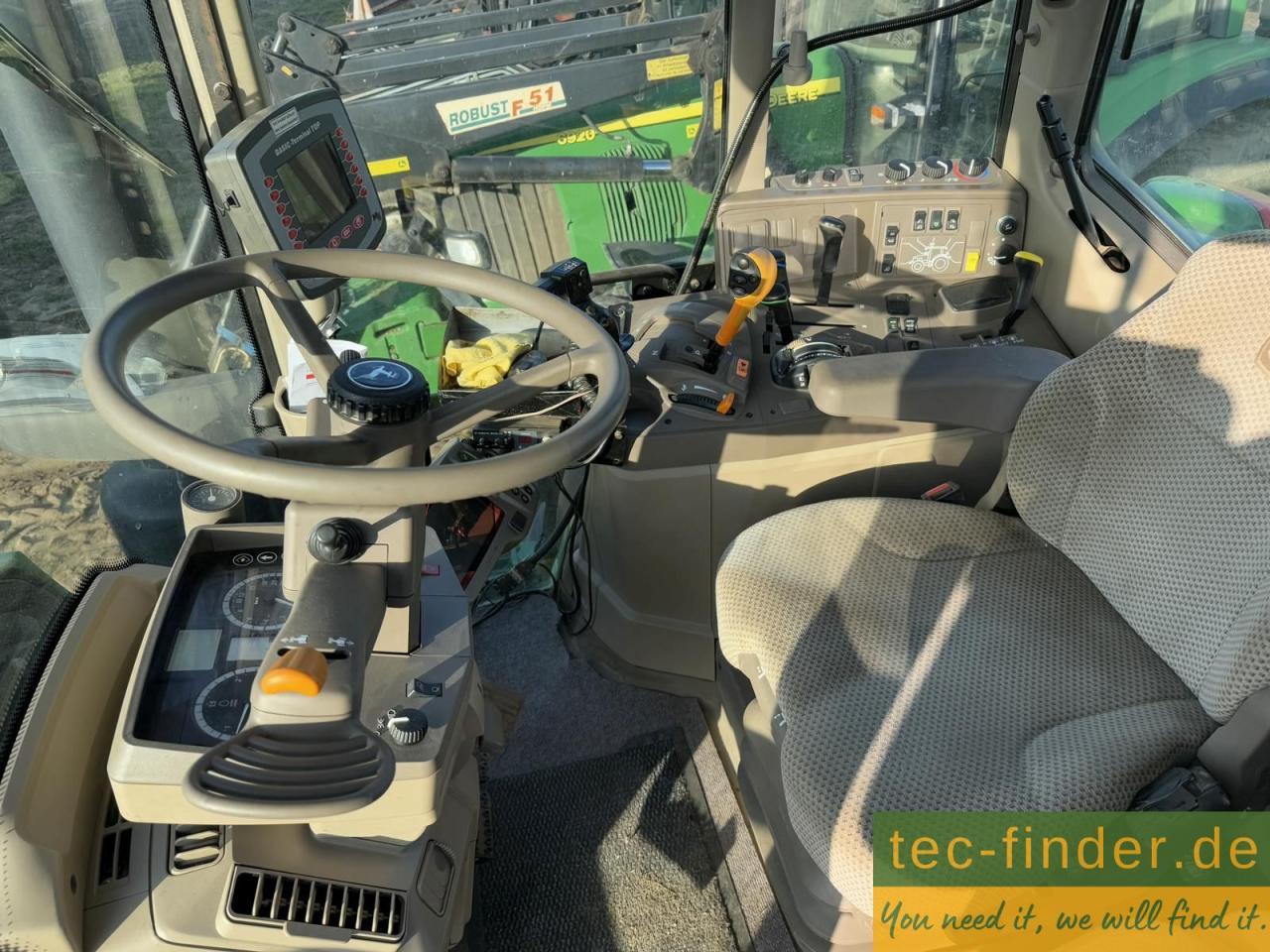 John Deere 6195 M Right
