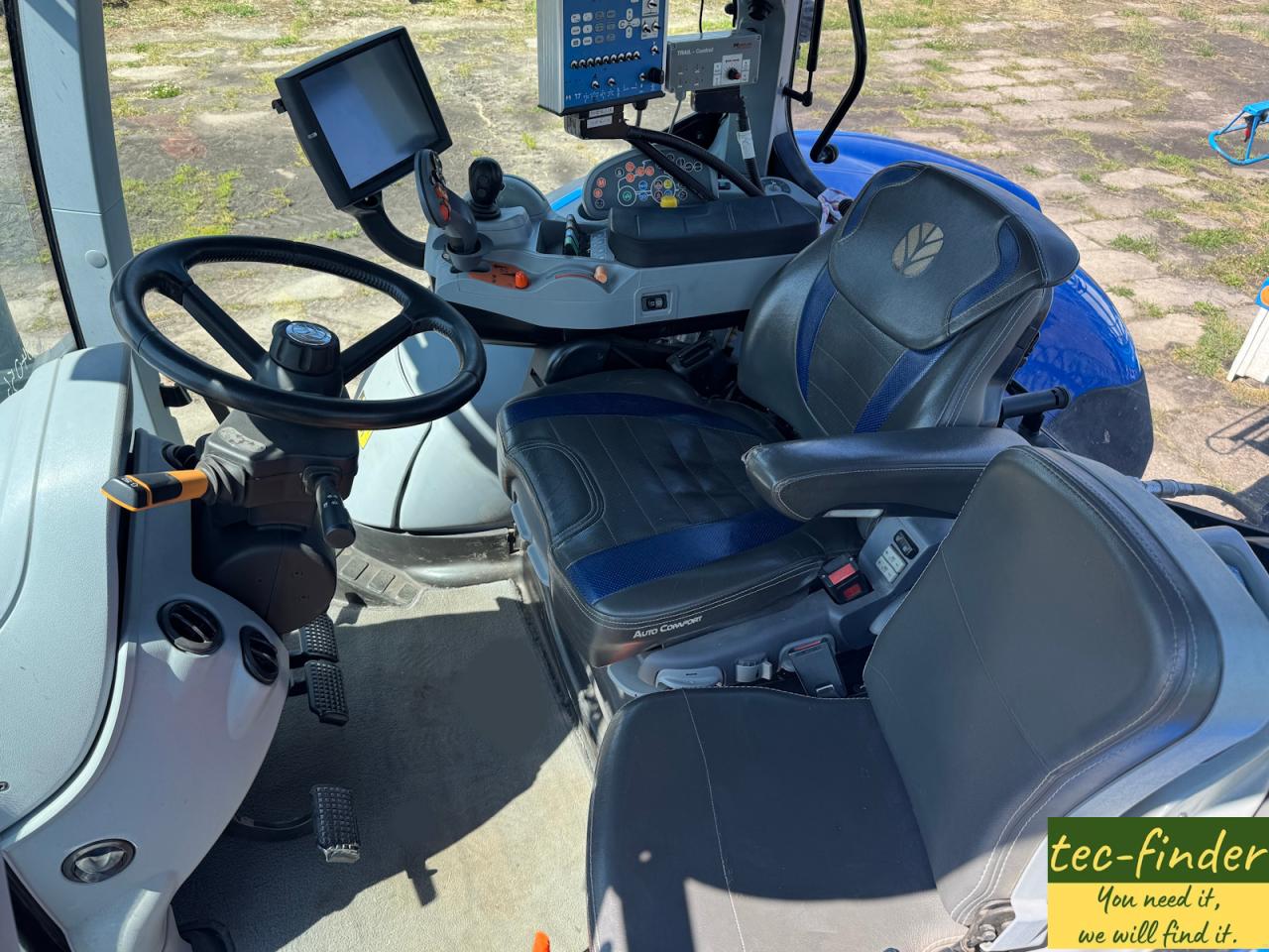New Holland T 7.315 AC Front