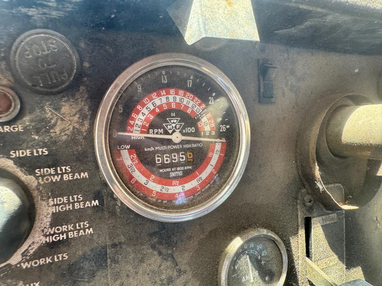 Massey Ferguson MF 1200 - Knicklenker Inside