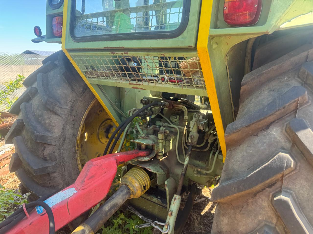 John Deere 2120 Left