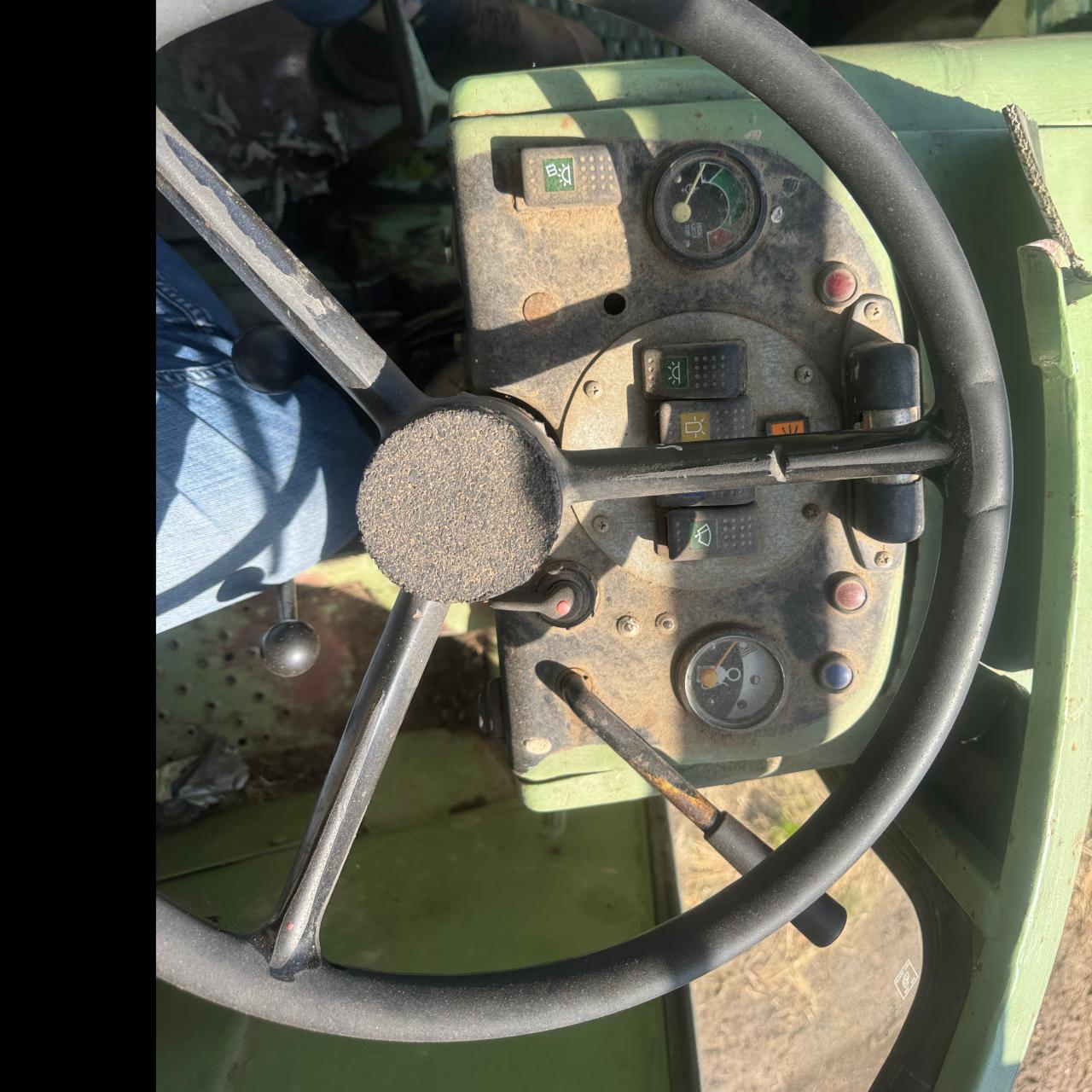 John Deere 2120 Aerial