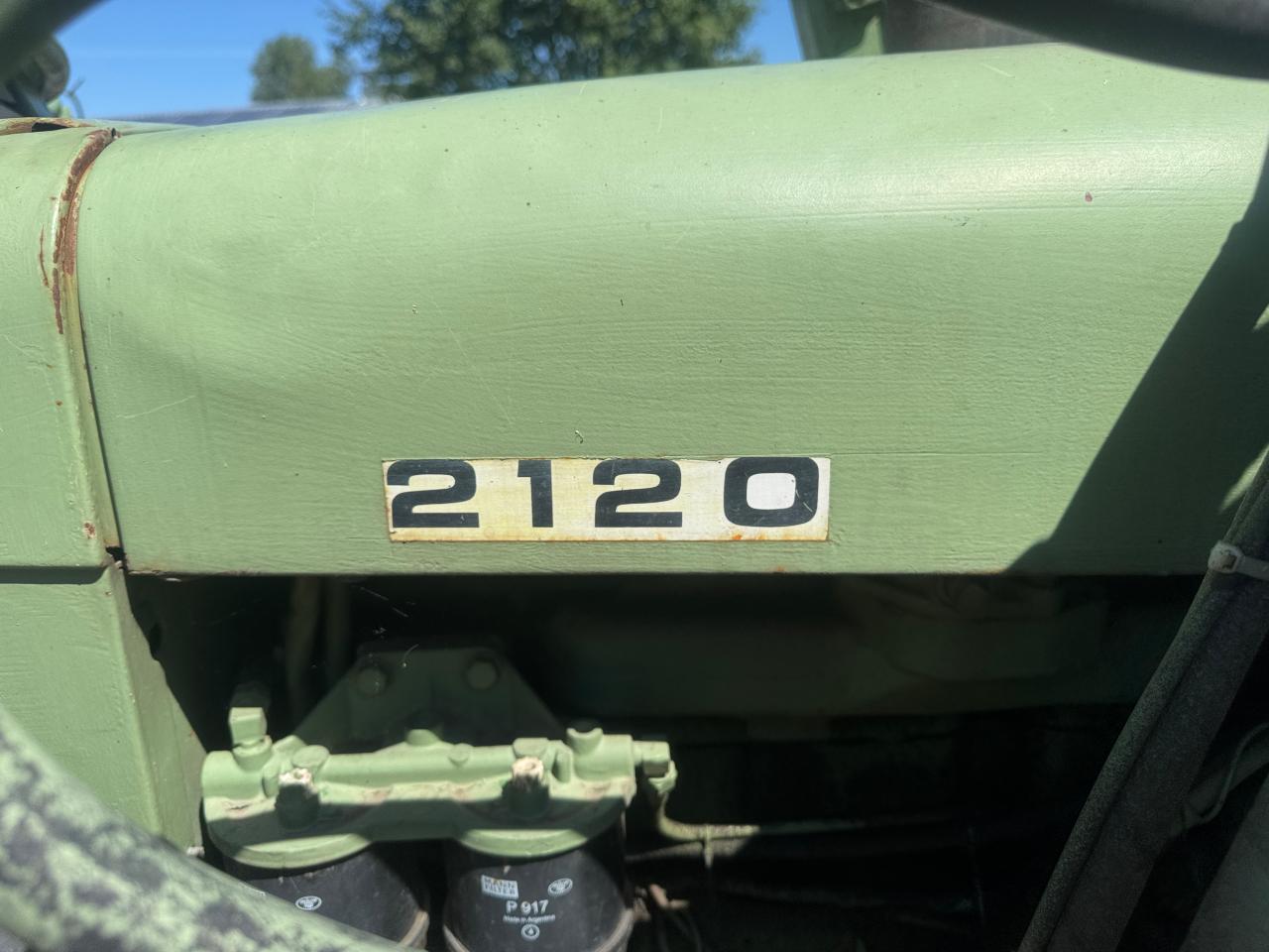 John Deere 2120 Front