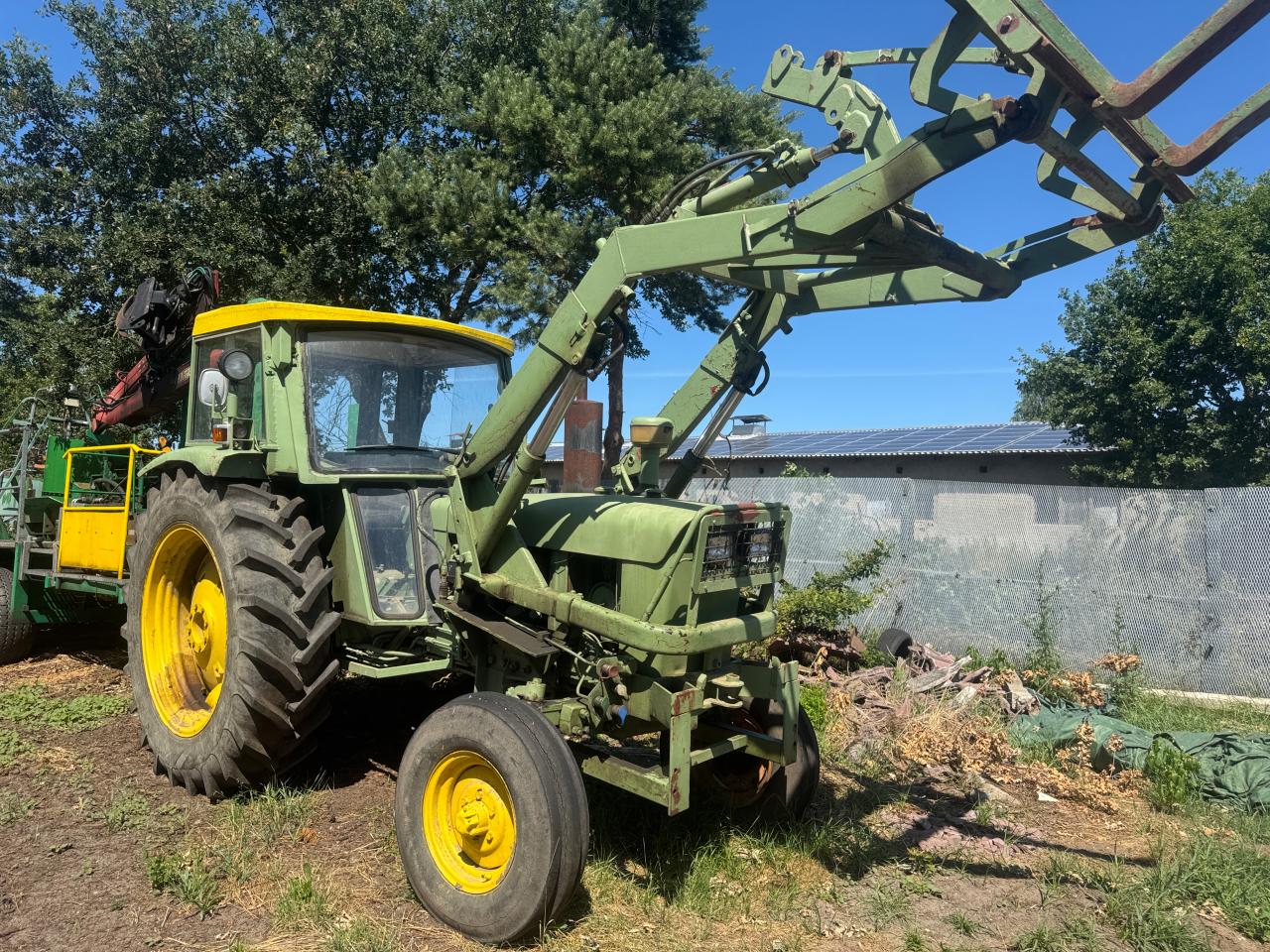 John Deere 2120