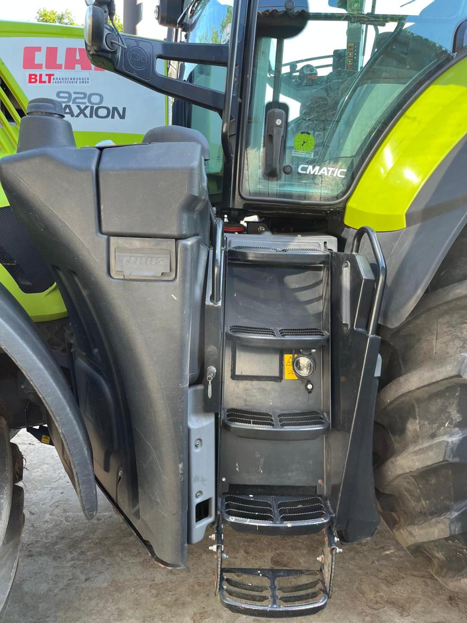 CLAAS Axion 920 Inside