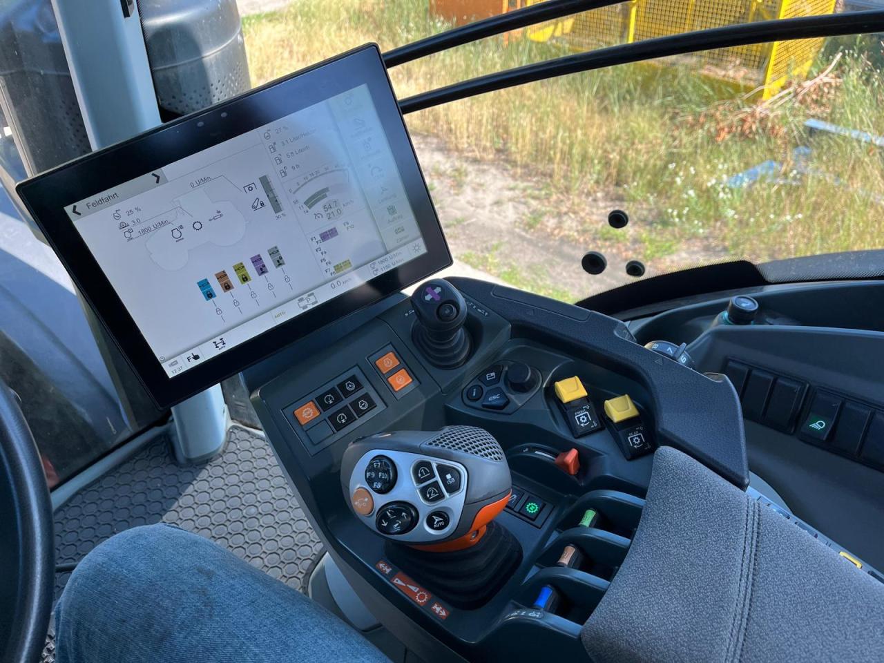 CLAAS Axion 920 Aerial