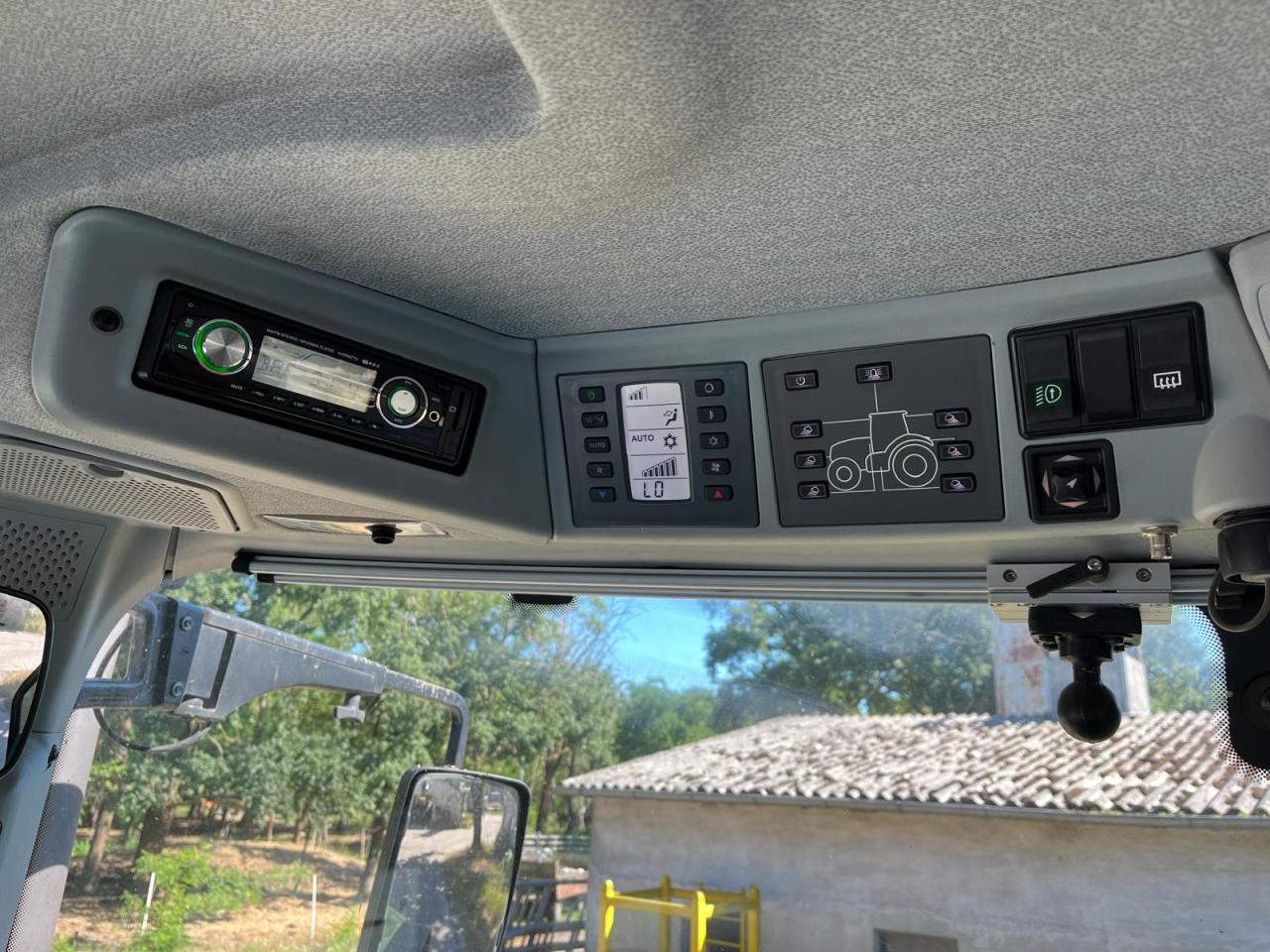 CLAAS Axion 920 Rear