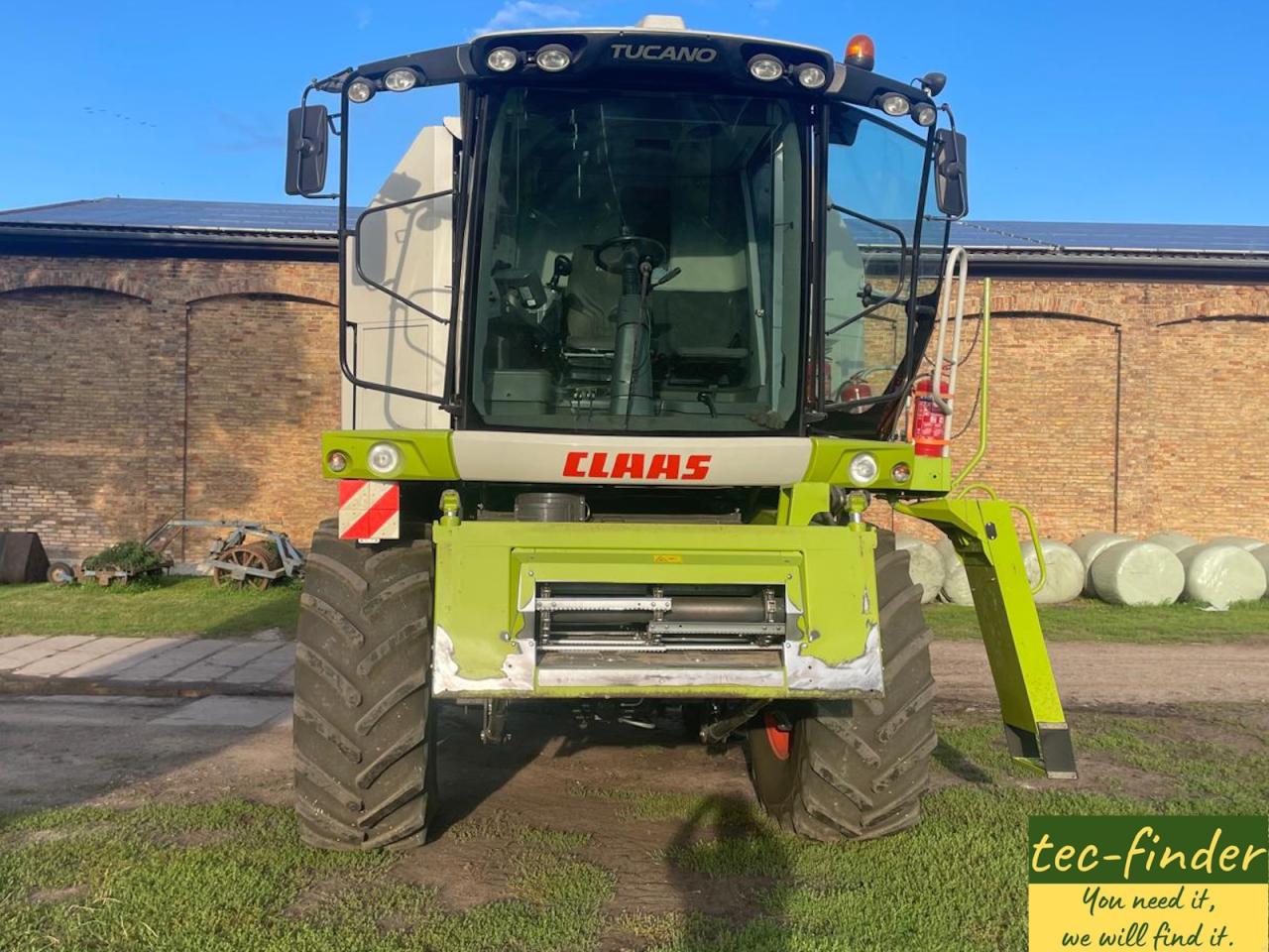 CLAAS Tucano 320 Left