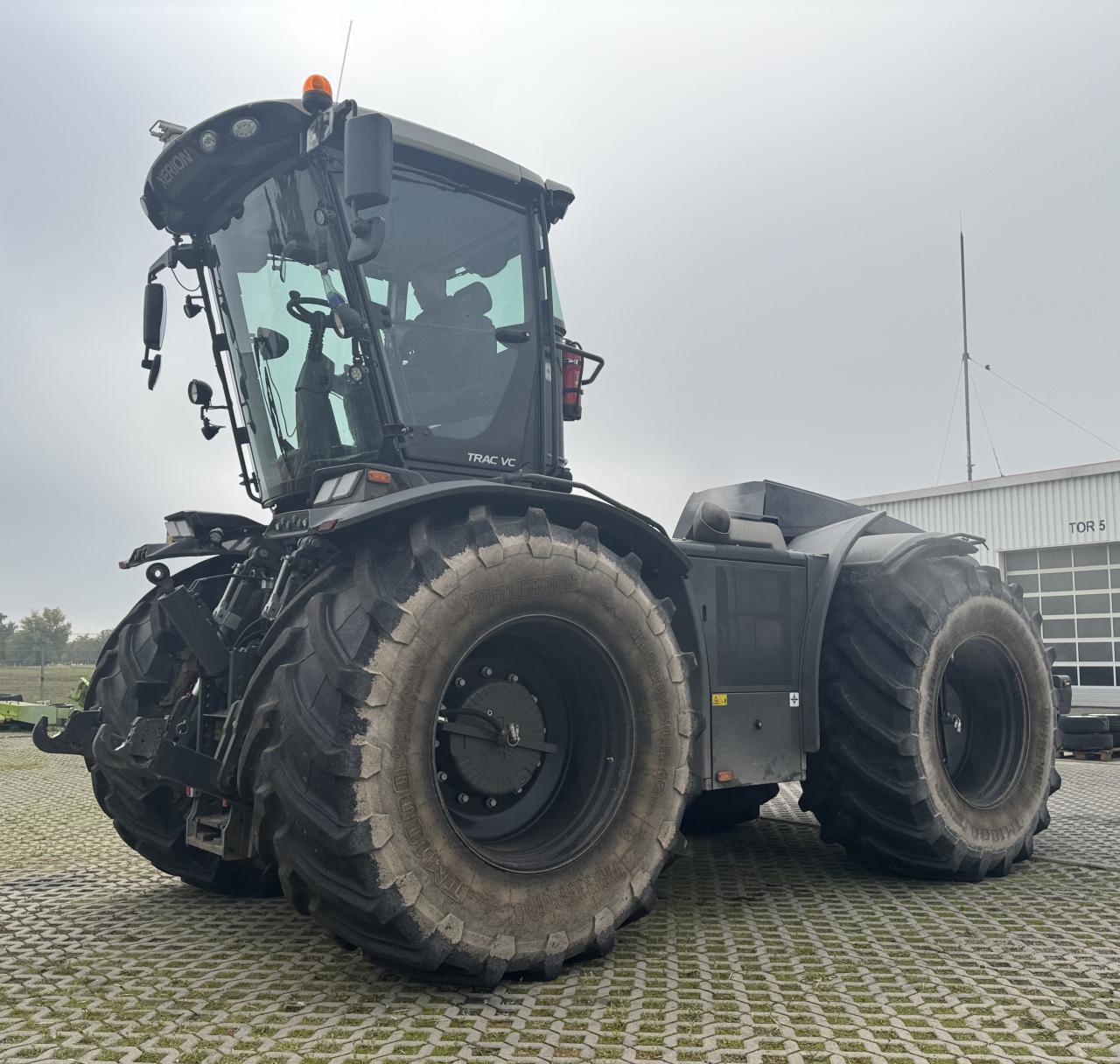 CLAAS Xerion 4200 Trac VC