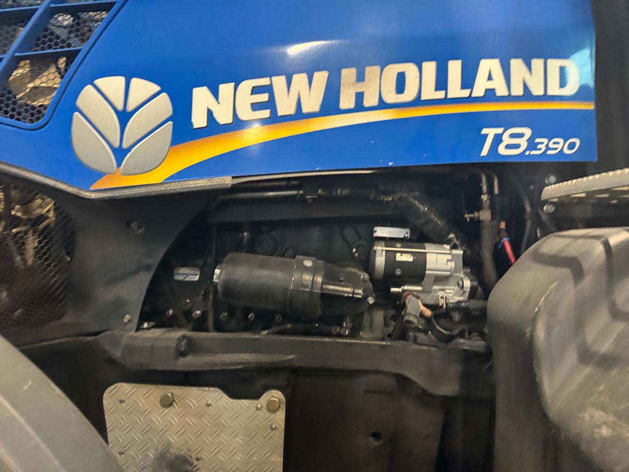 New Holland T 8.390 Auto-Command Above