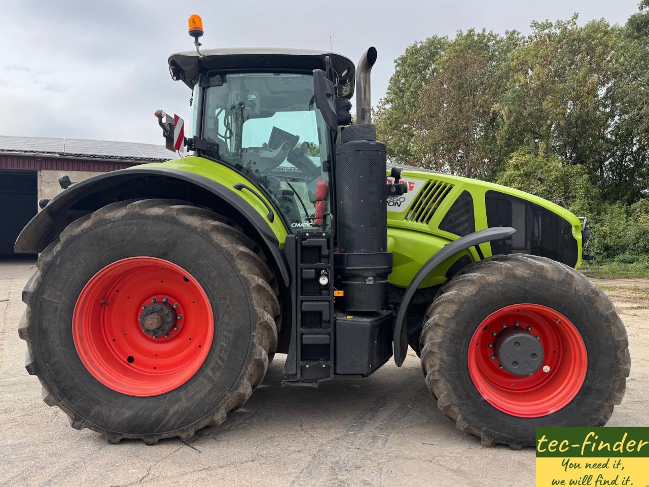 CLAAS Axion 960 CMATIC Left