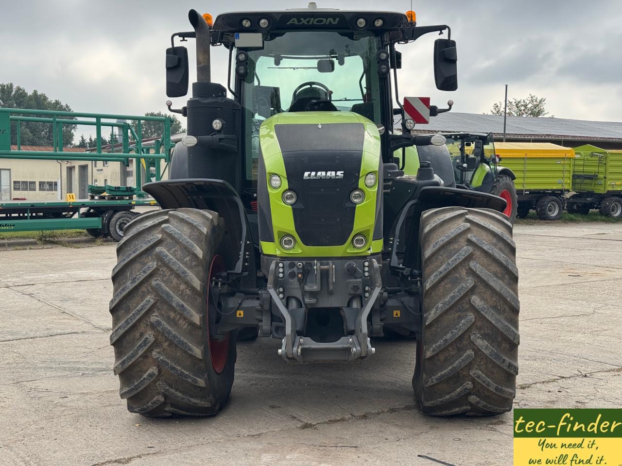 CLAAS Axion 960 CMATIC Above