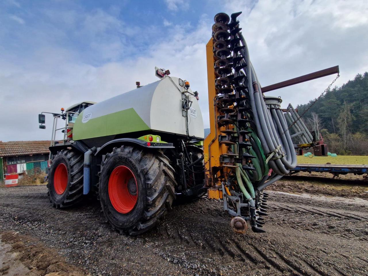 CLAAS Xerion 3800 Saddle Trac mit SGT-Aufbau Rear
