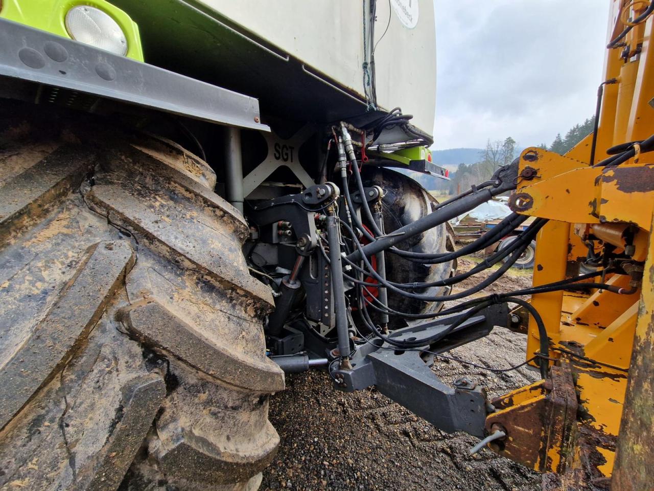 CLAAS Xerion 3800 Saddle Trac mit SGT-Aufbau Rear