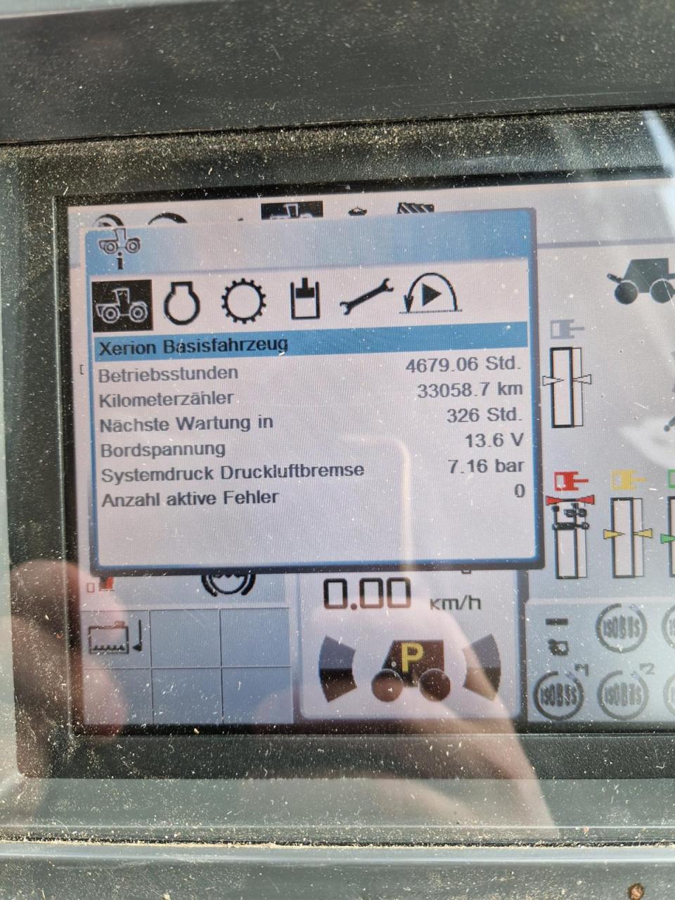 CLAAS Xerion 3800 Saddle Trac mit SGT-Aufbau Left