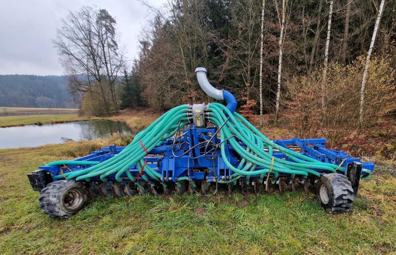 CLAAS Xerion 3800 Saddle Trac mit SGT-Aufbau Inside