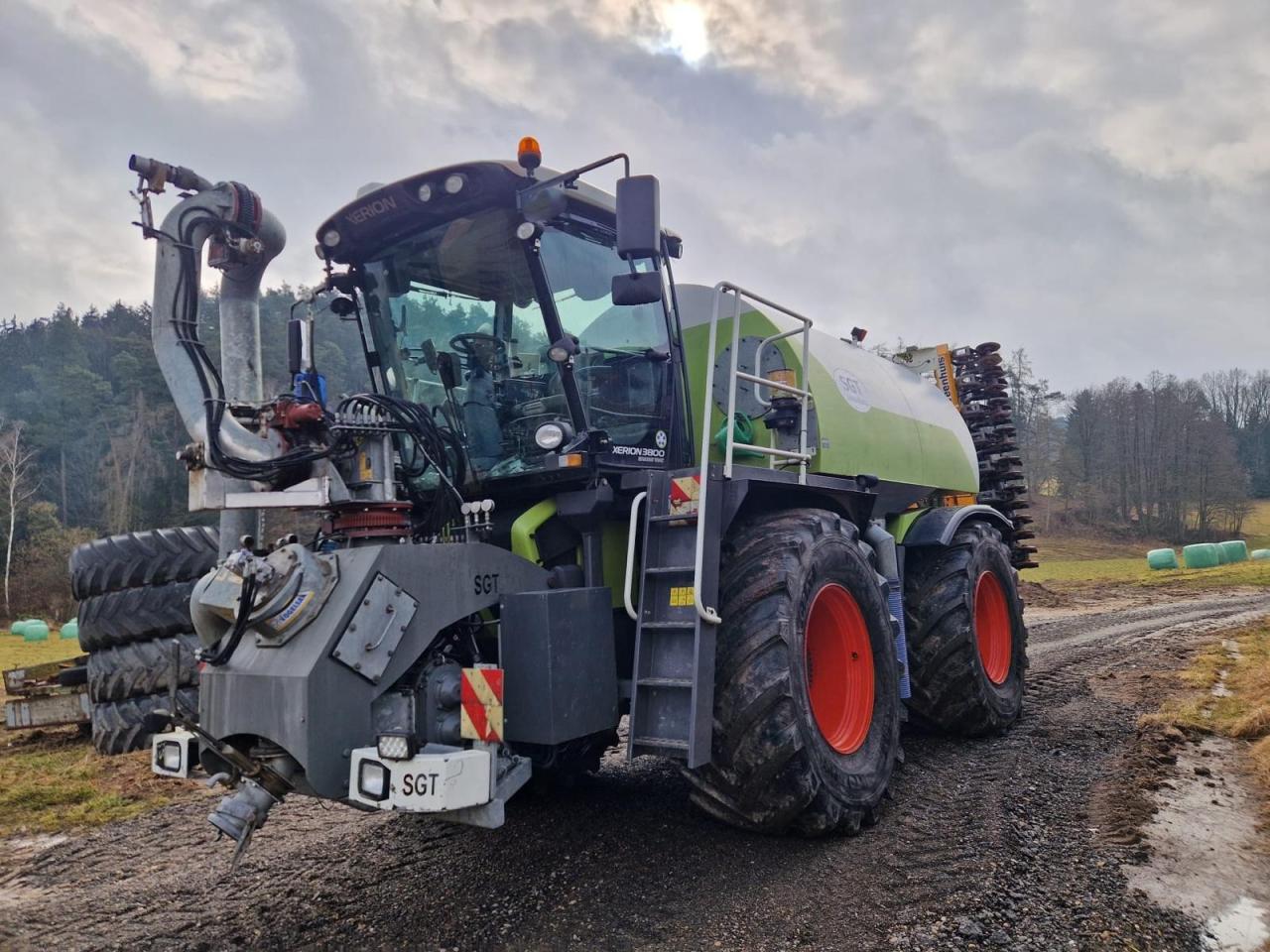 CLAAS Xerion 3800 Saddle Trac mit SGT-Aufbau