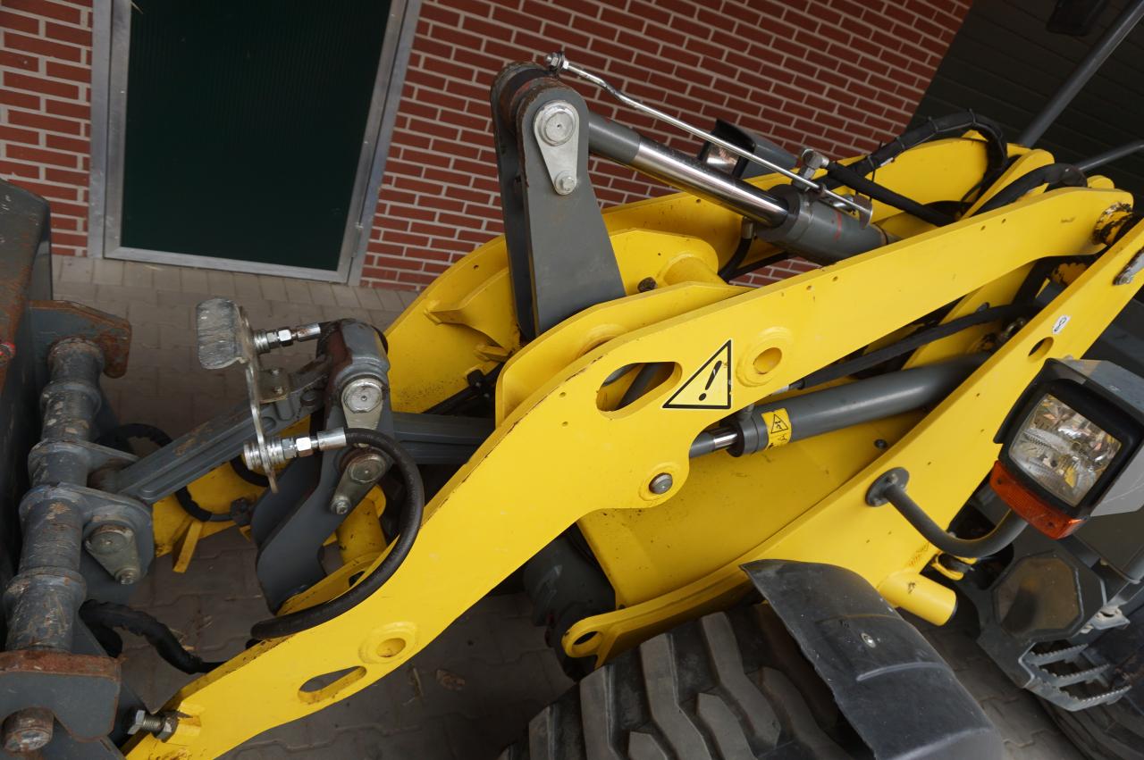 Weidemann Wacker WL32 Right